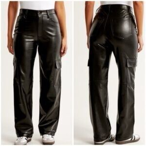Abercrombie & Fitch the '90s Relaxed high rise black faux leather Cargo Pants 28